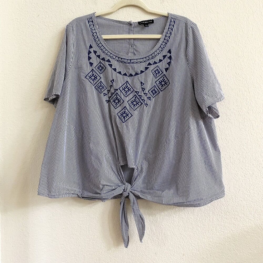 Lane Bryant Size 14/16 Top Stripe Short Sleeve Embroidered Tie Front Blue White